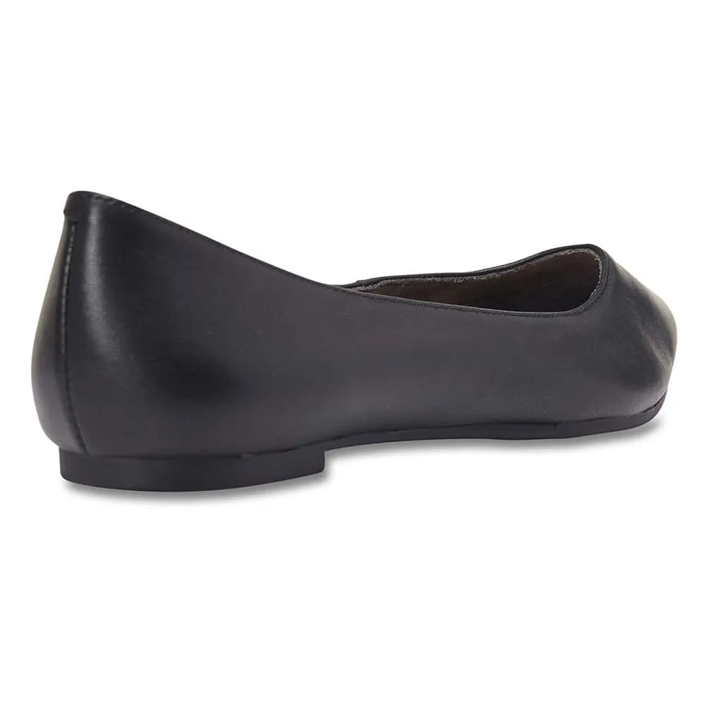 Lucia Flat in Black Leather