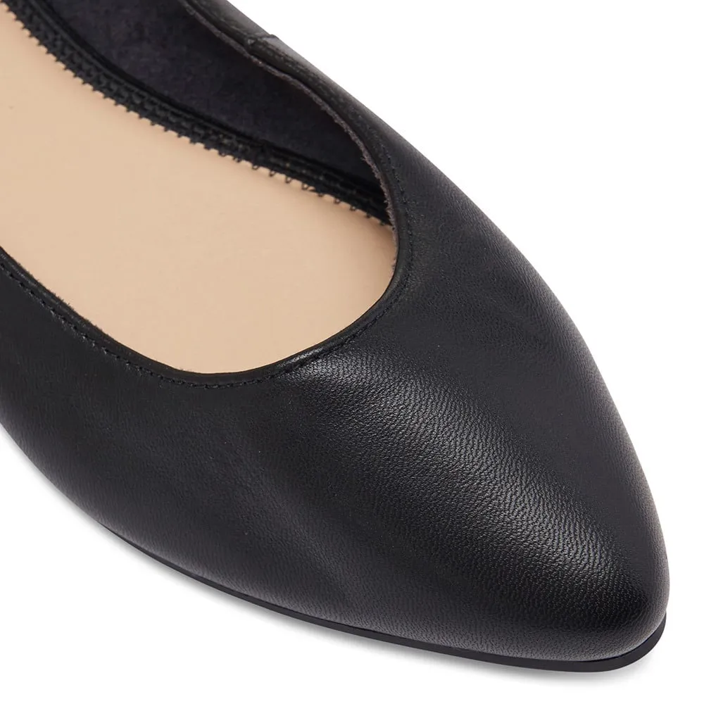 Lucia Flat in Black Leather