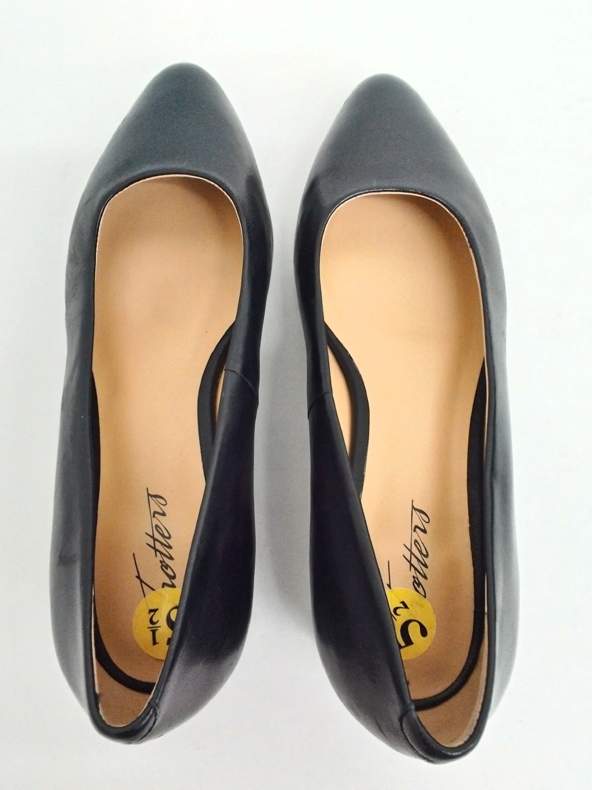 Trotters Women's Black Leather Flats Size 5.5