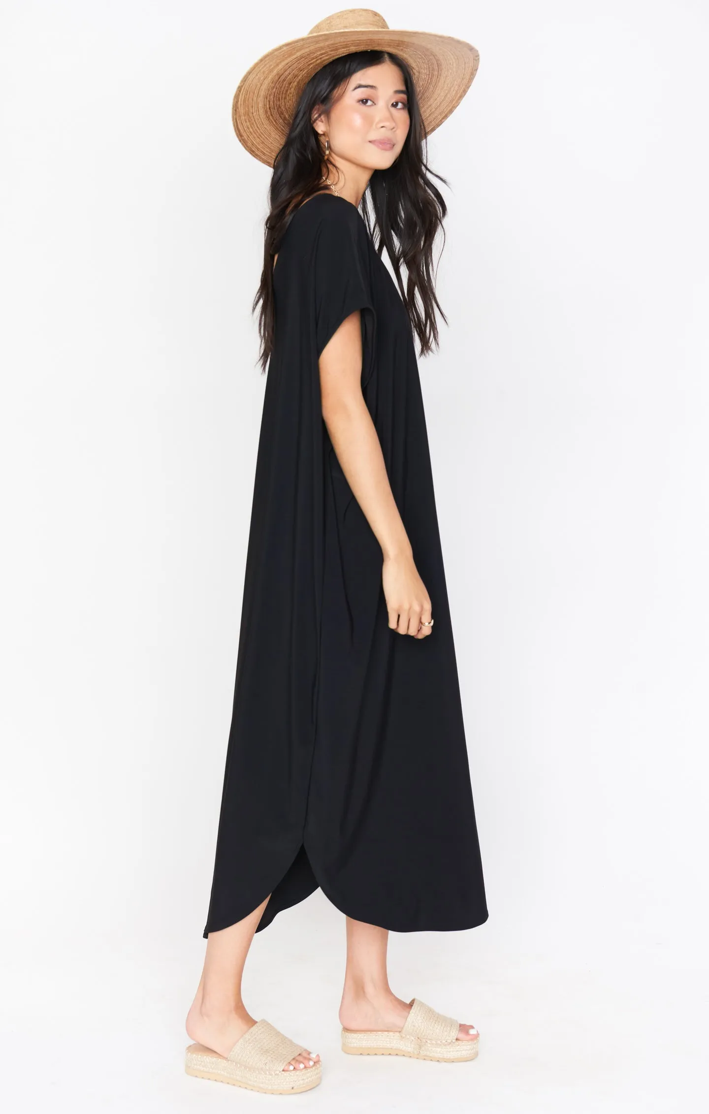 Worldly Caftan ~ Black